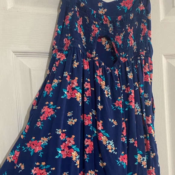 Keyhole back, Floral Dress with Pockets. - Picture 2 of 5